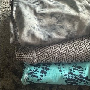 Three under armour leggings sold as one